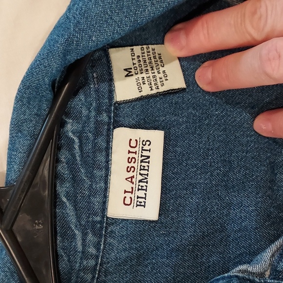 Christmas Themed Embroidered Blue Medium Washed Denim Long Sleeve Shirt Size M - Picture 6 of 7